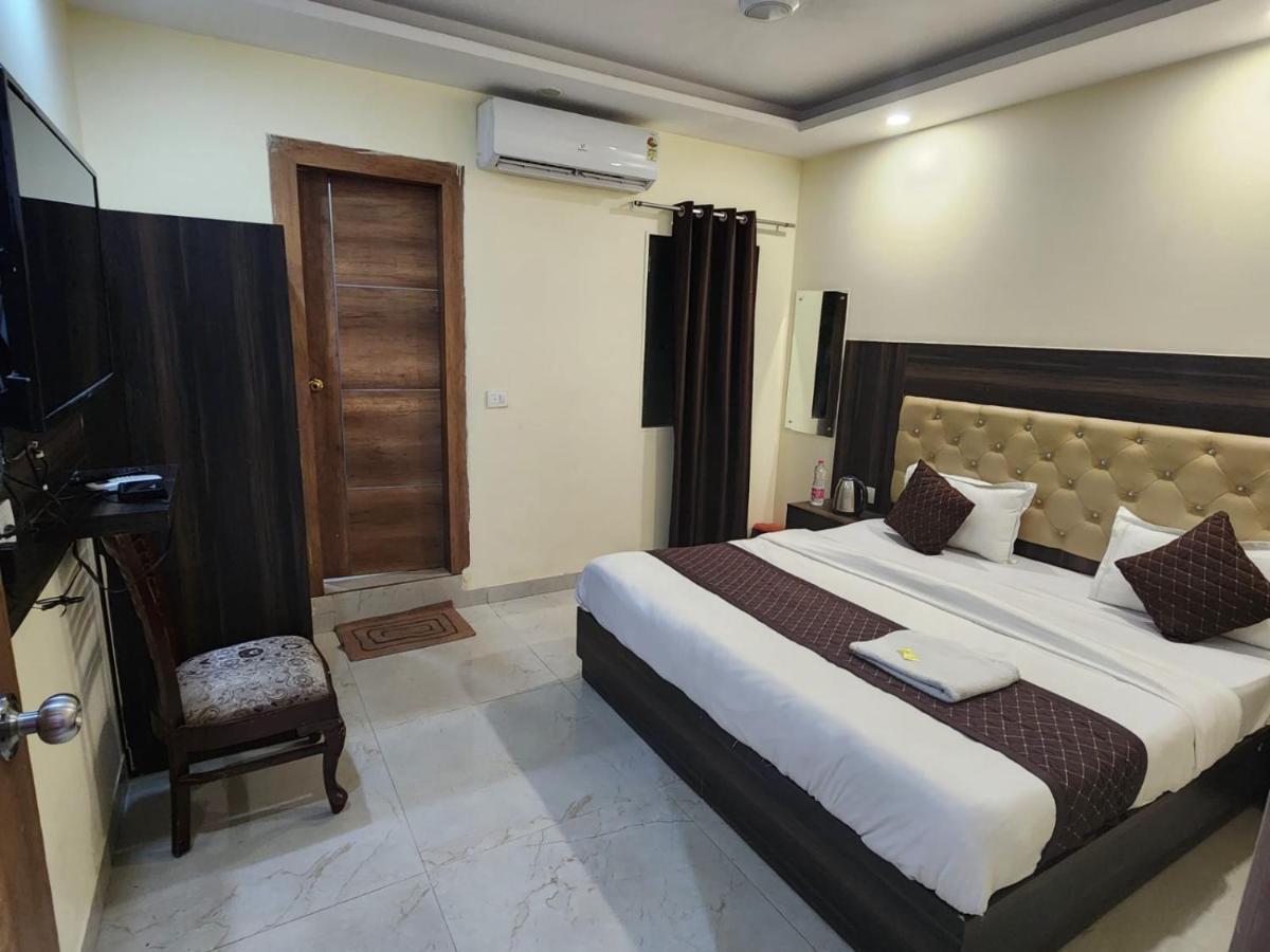 Hotel Ambe Inn By Ambience Delhi Igi Airport Nova Deli Exterior foto