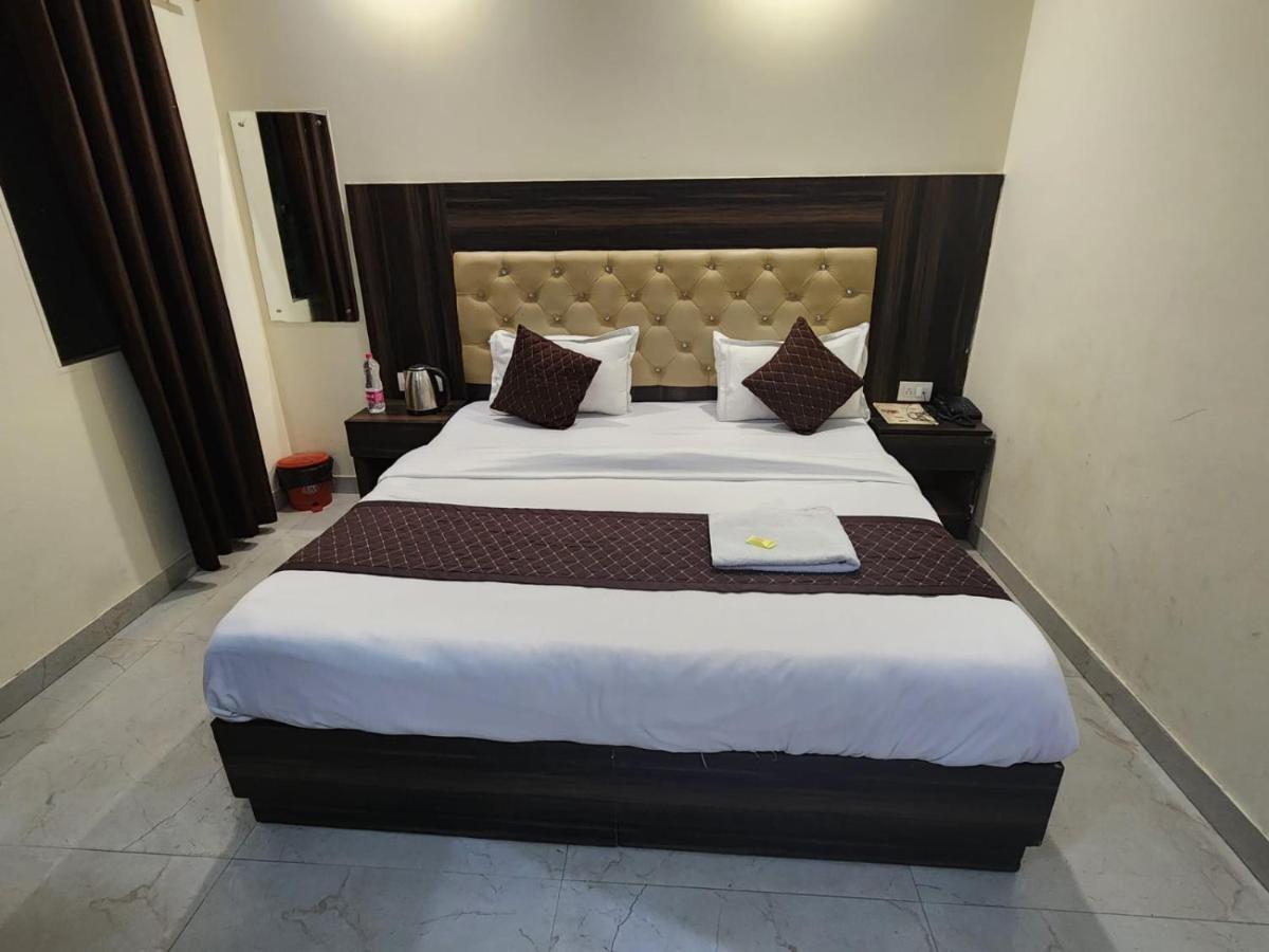 Hotel Ambe Inn By Ambience Delhi Igi Airport Nova Deli Exterior foto