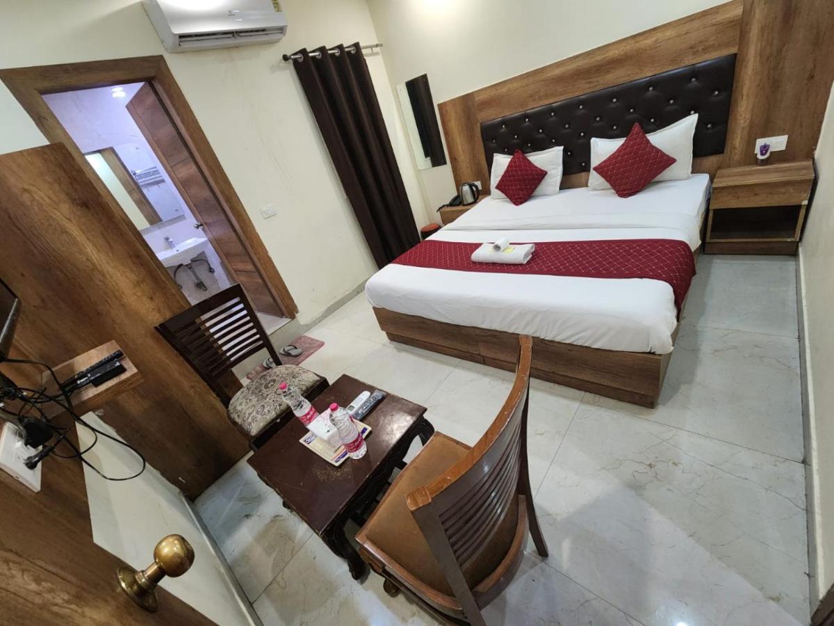 Hotel Ambe Inn By Ambience Delhi Igi Airport Nova Deli Exterior foto