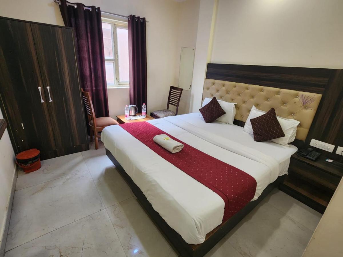 Hotel Ambe Inn By Ambience Delhi Igi Airport Nova Deli Exterior foto