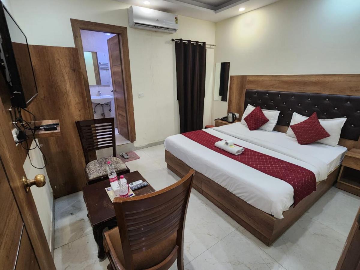 Hotel Ambe Inn By Ambience Delhi Igi Airport Nova Deli Exterior foto